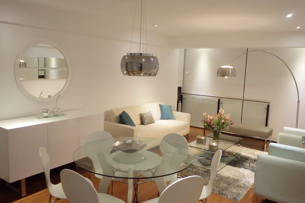 Stylish living/dining room