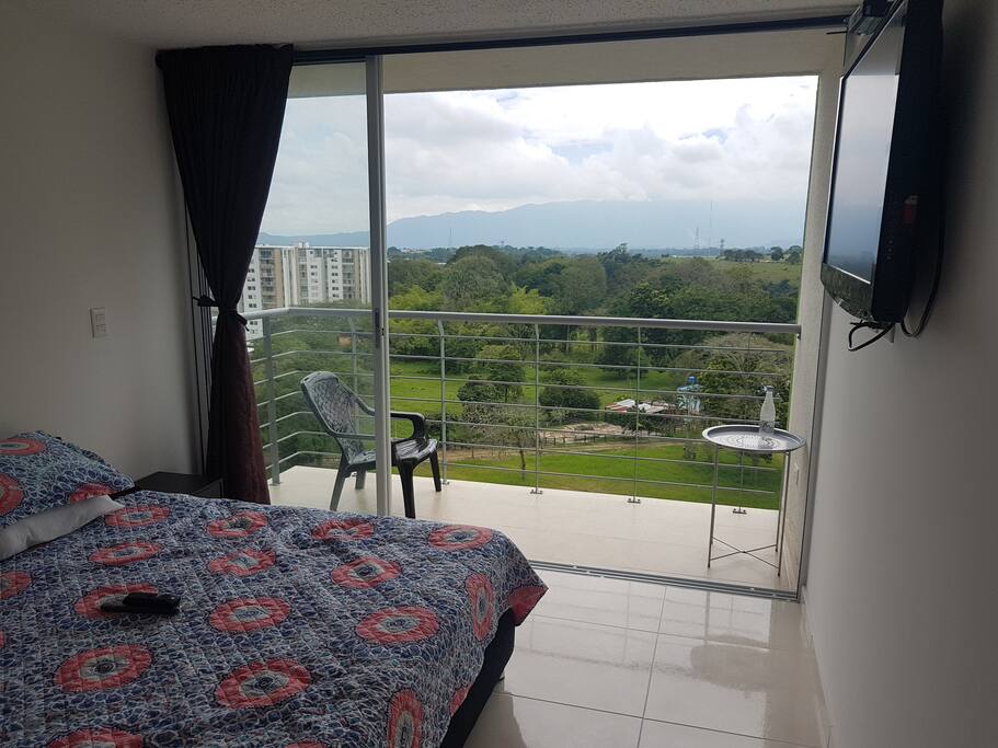 Amplia habitacion con tv TDT de 42´´