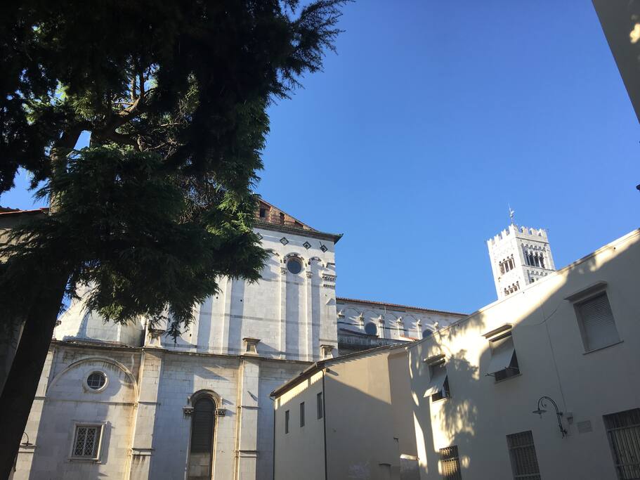 vista del Duomo di Lucca da casa