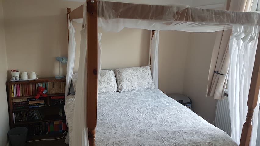 Lovely double bedroom with four poster bed