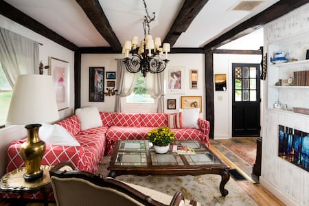 "Cozy & Charming” Tabby's West Side, North Conway