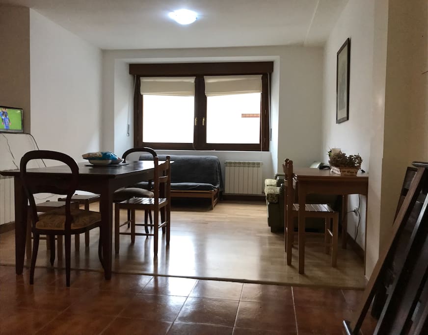 Gran ventana y el espacio en el salón