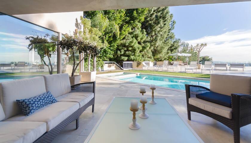 Beverly Hills Estate with City Views- 7 Bedroom gallery image 5