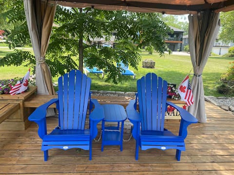 Popular Airbnb listing: Julianne's Creekside-Waterfront with a dock. in Niagara Falls