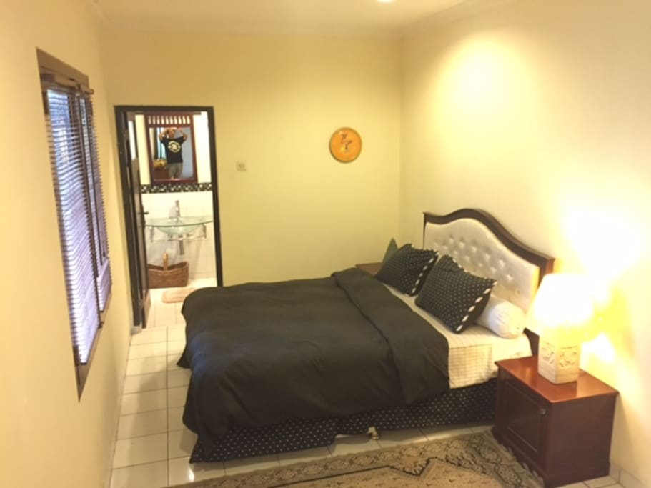 Bedroom w/ King-Size Bed