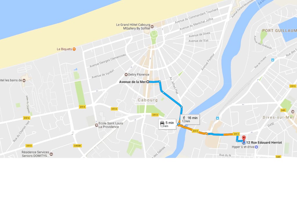 Proximité commerces et plage.
