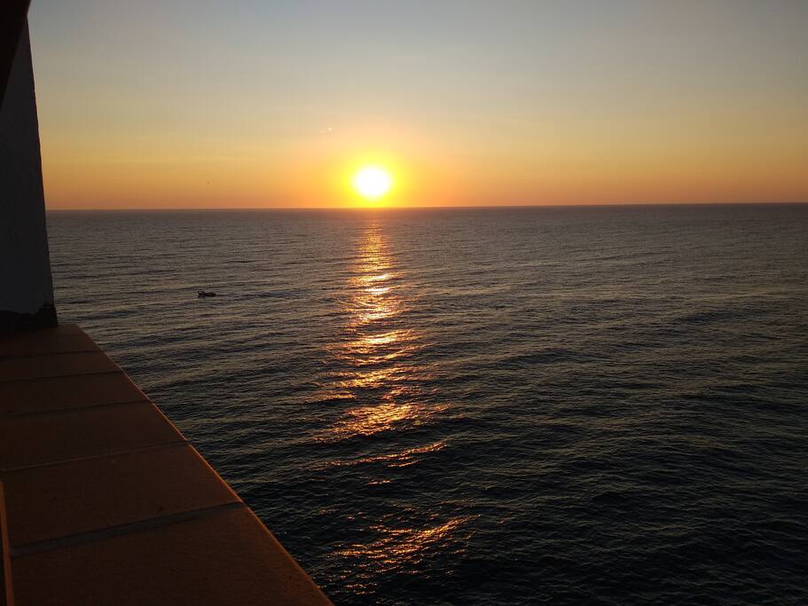 Vistas del amanecer desde el interior del alojamiento