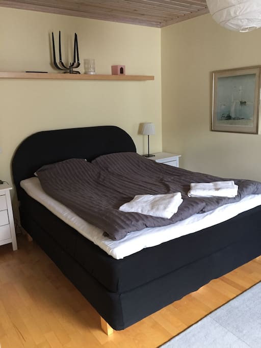 Bed 160 cm room 1