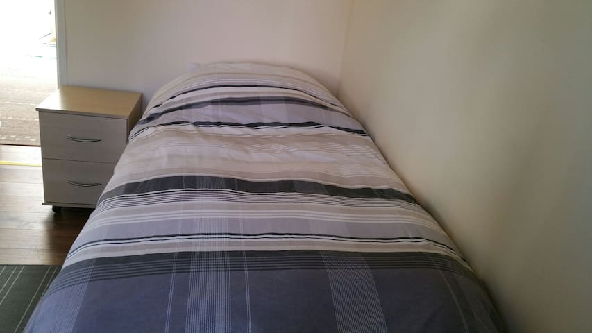 Shadowmoss Road.Single bed.