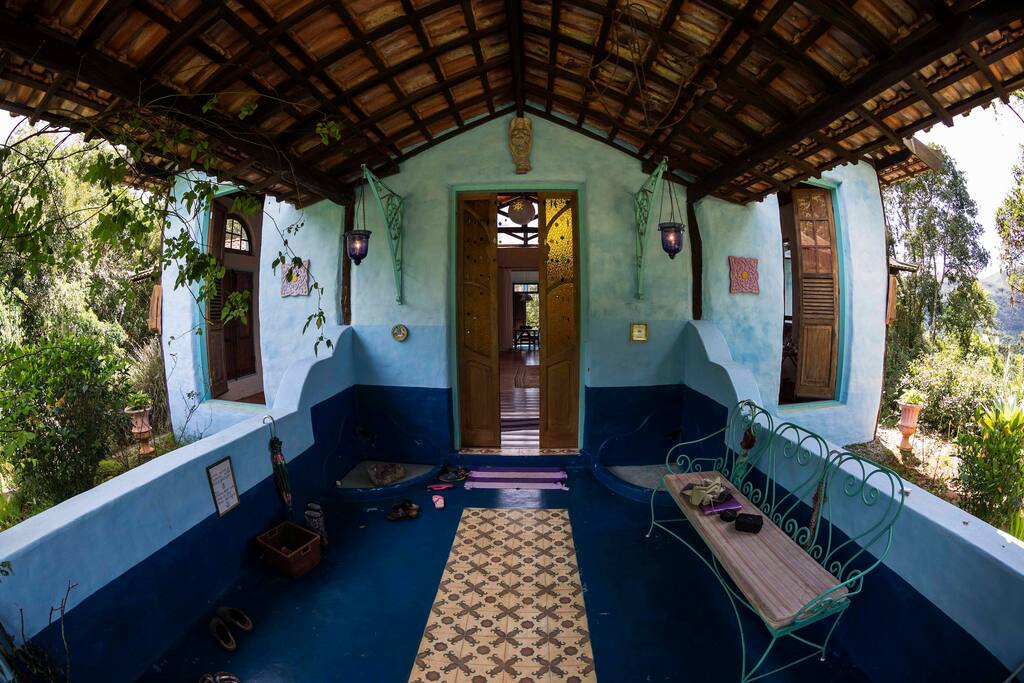 Entrada espaço.
Front Porch and Entrance.