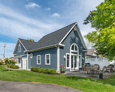 Popular Airbnb listing: Jameson Bay Inn on Sodus Bay (Waterfront) in Rochester