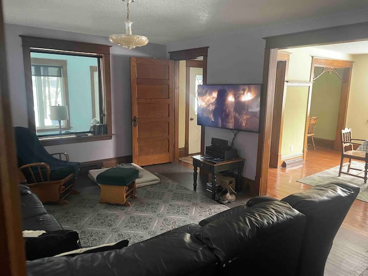 Sala de estar para relajarse o ver la televisión. 