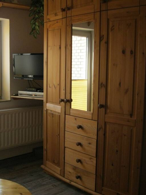 Fernseher, DVD-Player, Radio mit CD