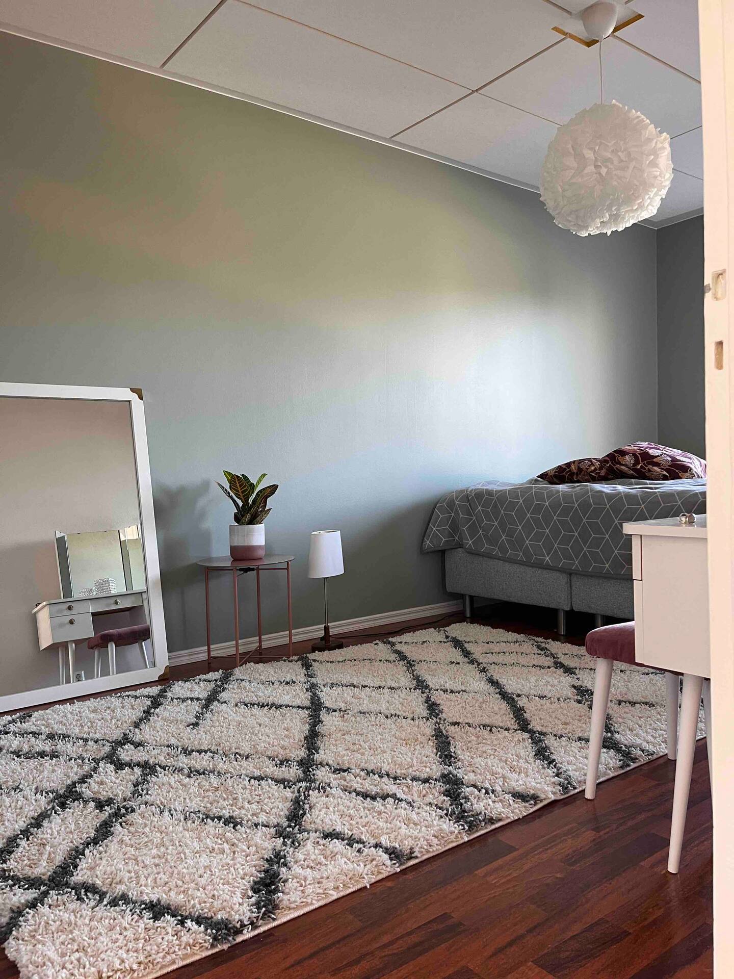 A Stylish, Newly Decorated Home! 2