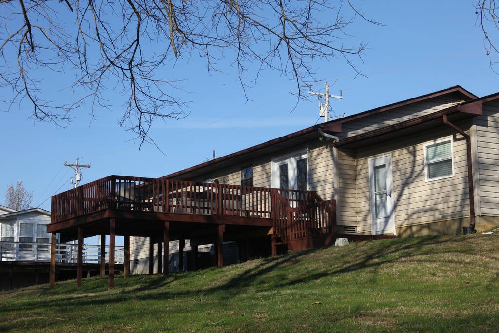 RIVER HOUSE BACK DECK