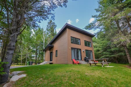 LE2085 - Chalet 2 ch avec accès au lac Sarrazin