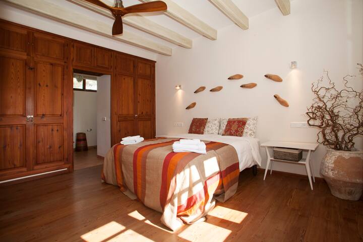 Incredibly charming villa by the sea of Son Veri gallery image 4