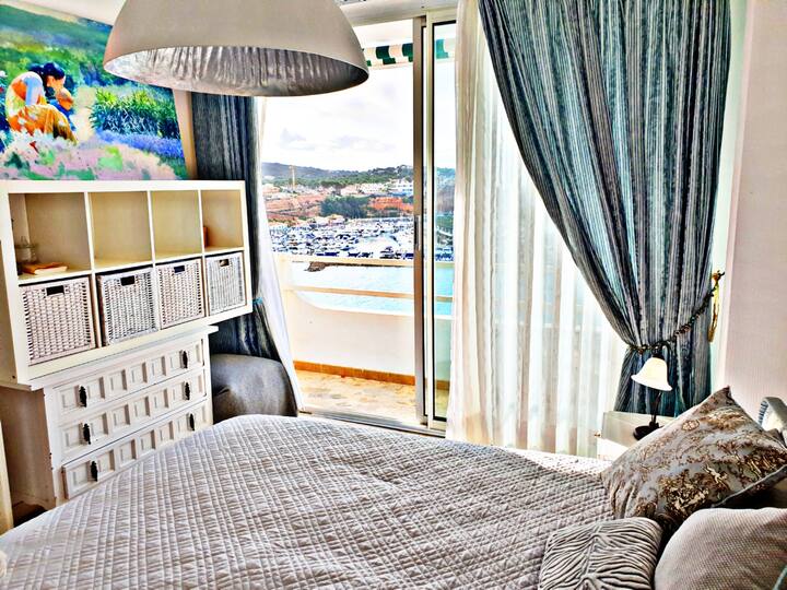 Bedroom with seaview 