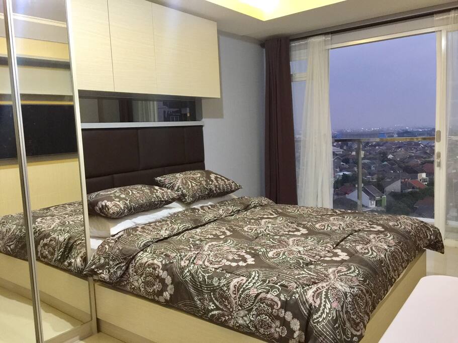 Queen Bedroom