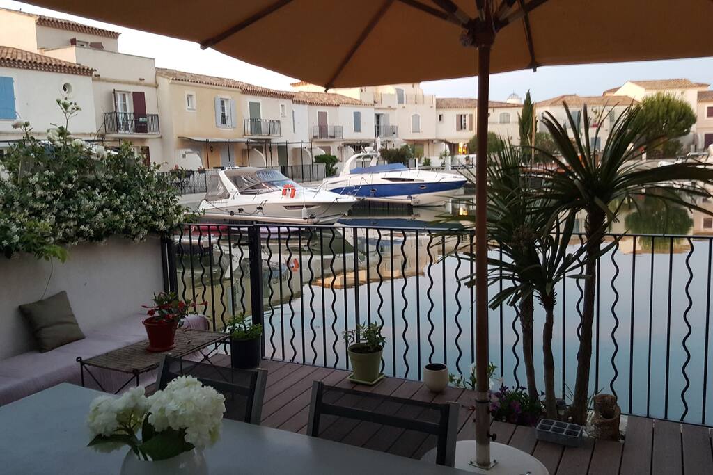 Vue de la terrasse sur la marina
