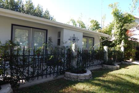 Siesta Suite at Moonbeam Manor