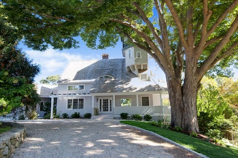 Magical pool home with windmill/new kitchen