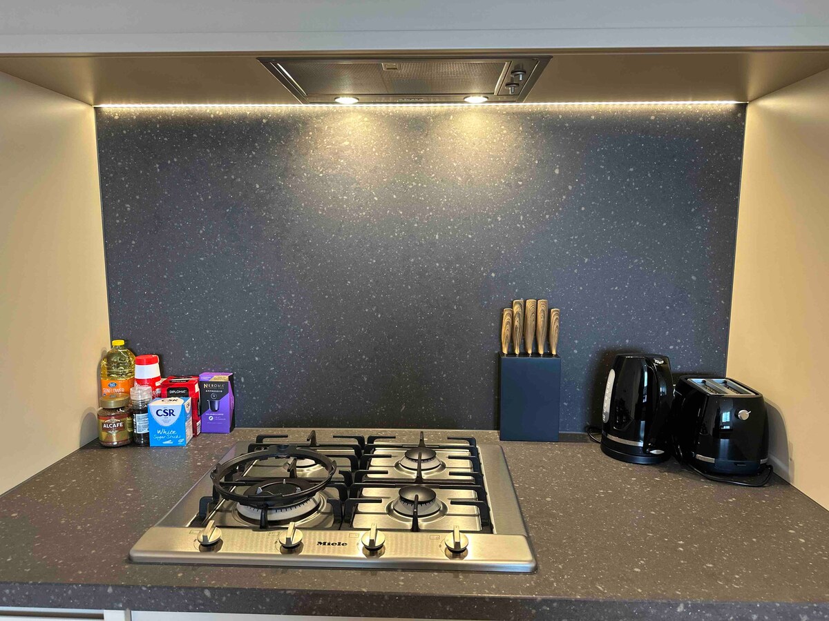 MQ Exceptional Apt in Great Location