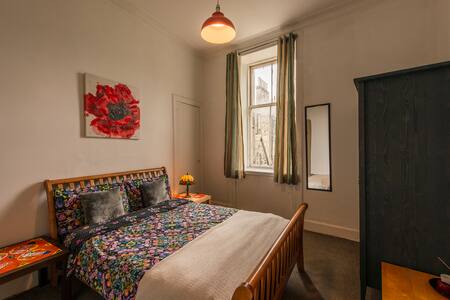Central Location: Charming Private Bedroom