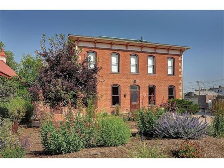 Built in 1887, the ground-level of this building has been completely remodeled to include exposed brick walls, hardwood floors, 6-foot windows, granite counter tops, new stainless steel appliances and fixtures. It sits just one block from Salida's eclectic and bussling F Street and 2.5 block and Riverfront Park, where there's never a shortage of things to do.