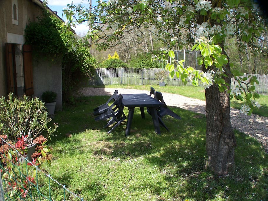 Espace extérieur ombragé - shaded outside area