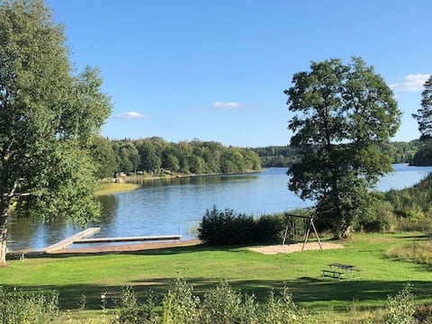 Lake view with sauna. 75 meters to the beach and swimming area.