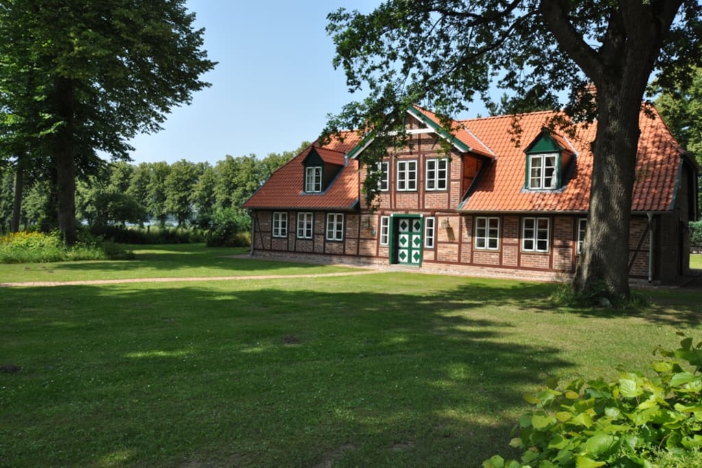 Außenansicht im Sommer