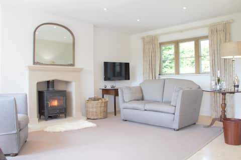 Top performing Airbnb: Hobleys Cottage Stanton Nr Broadway in Tewkesbury
