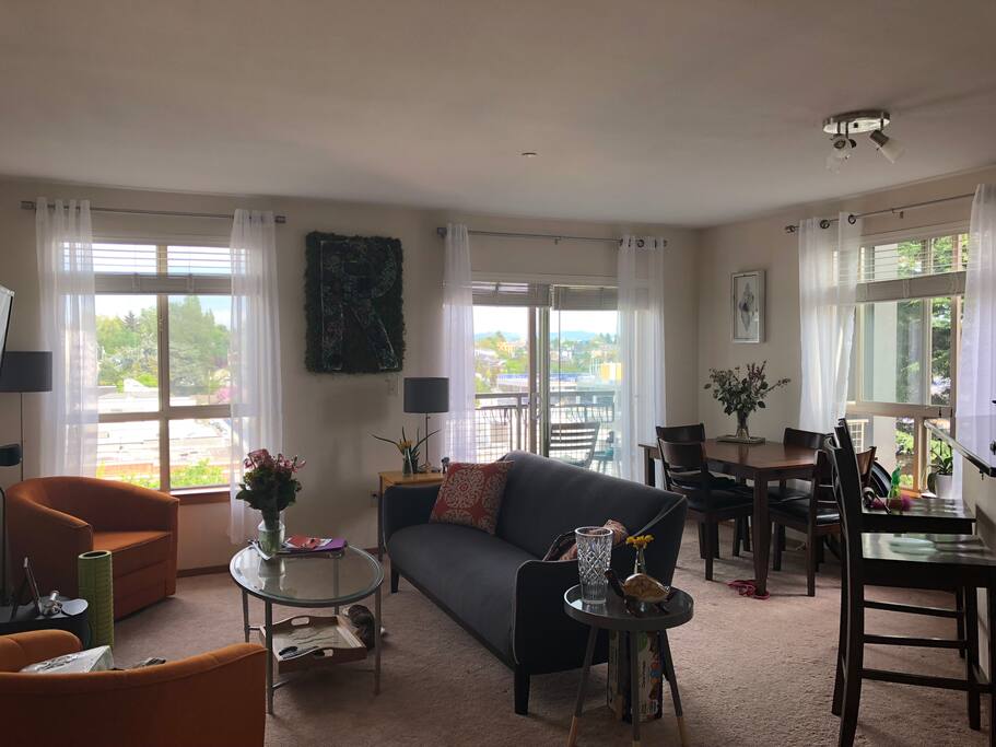 Shared common area leading to balcony