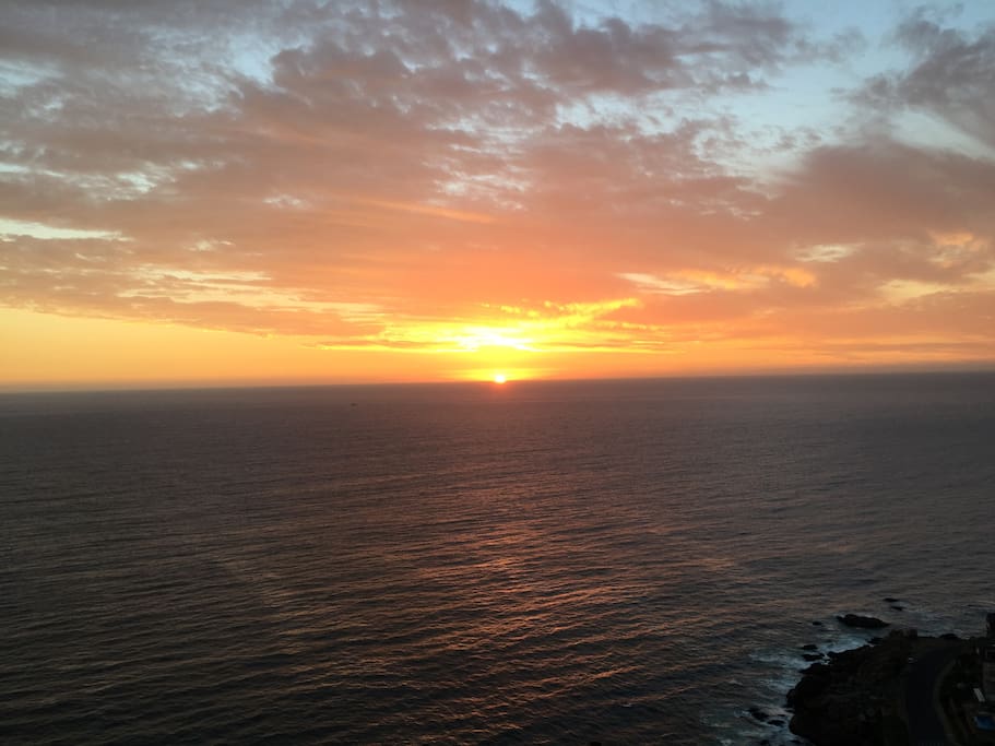 Fantastica puesta de sol con arrebol