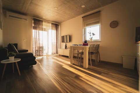 Successful Airbnb property: APP ENJOY GREEN, pool, garden, pets free of charge in Bužinija