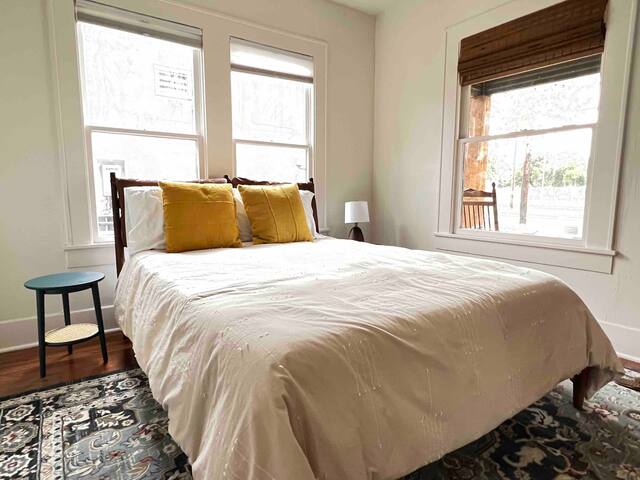 SOCO House *BEST LOCATION* gallery image 4