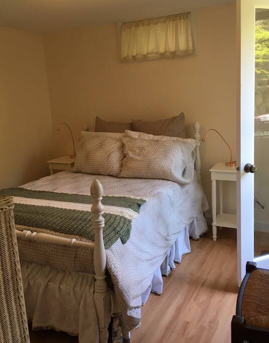 Double Bed, bedside reading lights.