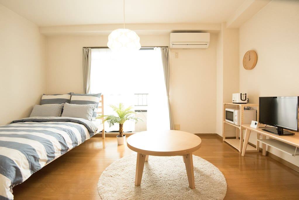 The room size is 15 square meters. There's a double bed(120/200cm) and a mattress(single).