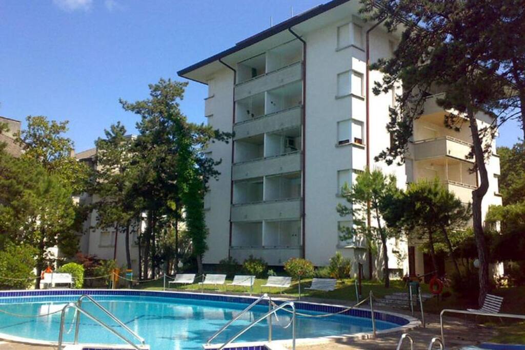 Private pool for the guest of the Residence