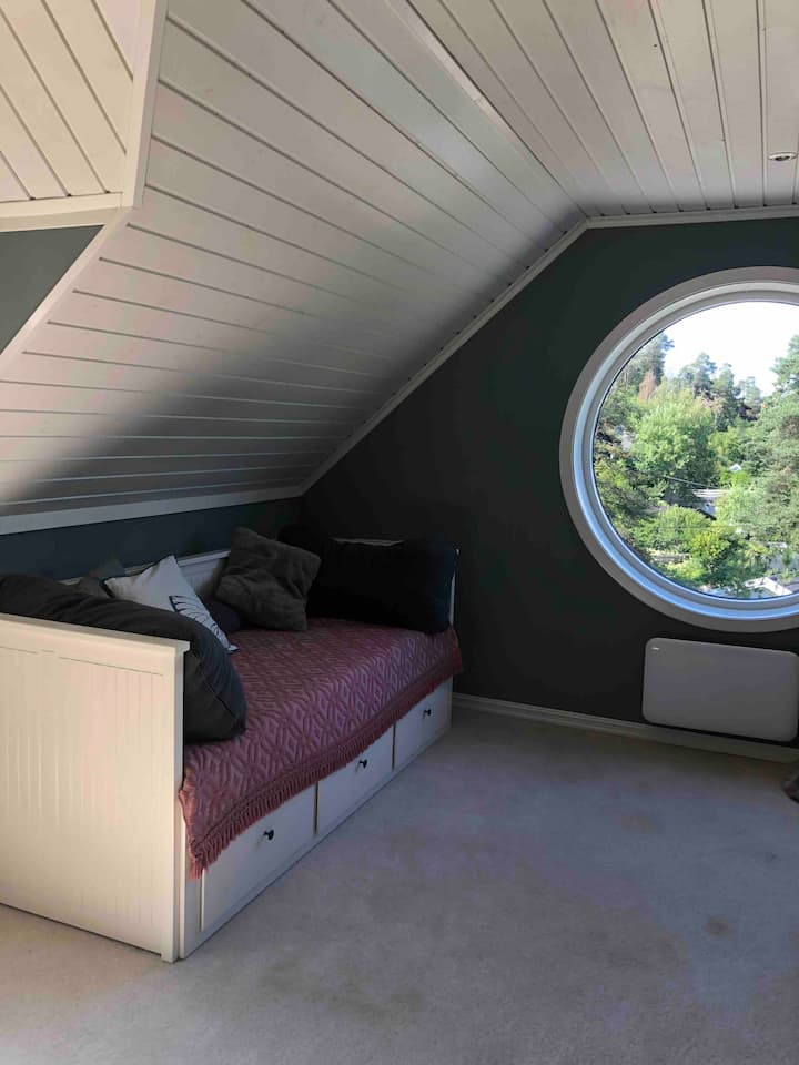 เตียงคู่แบบยืดหดได้ในห้องใต้หลังคา/สำนักงาน/ห้องเด็กเล่น 