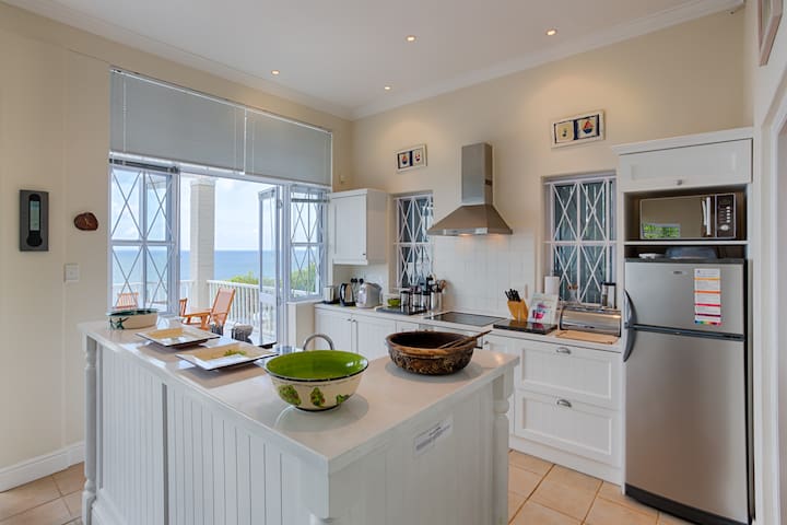 Luxury Self-catering Seaside Villa (Felsensicht) gallery image 3