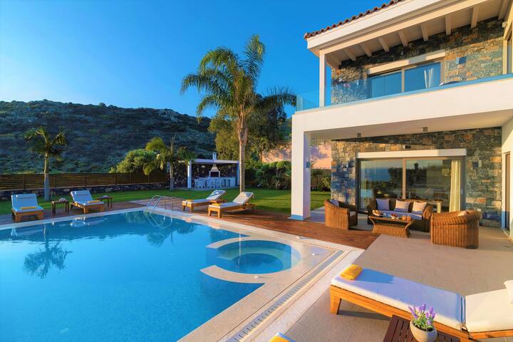 Luxury IRIDA VILLA in Hersonissos,with heated pool gallery image 2