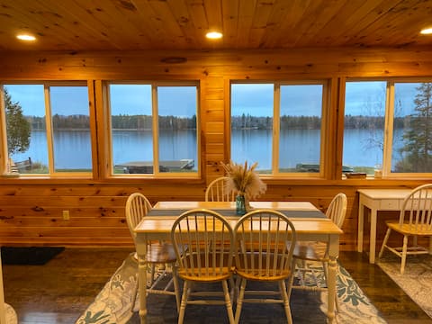 Stylish hideaway/pond views (no smokers, no pets)