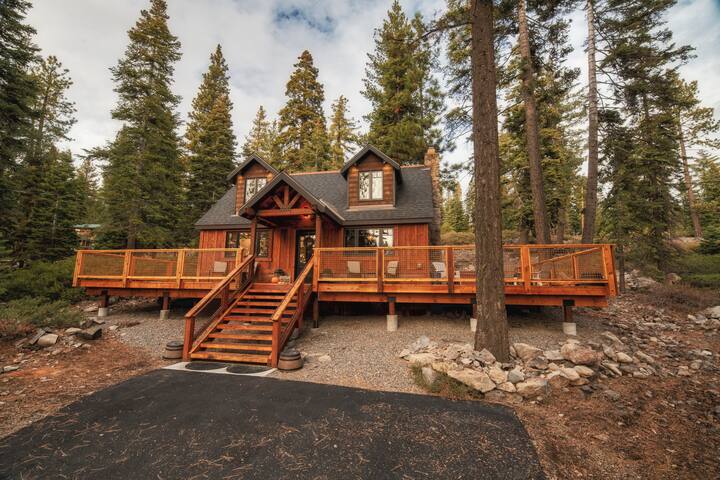 Perfect winter cabin at Tahoe! *^*HOT TUB*^*