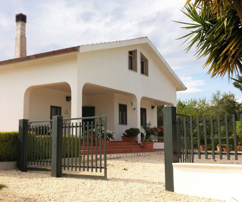 Esterno - Ingresso con cancello