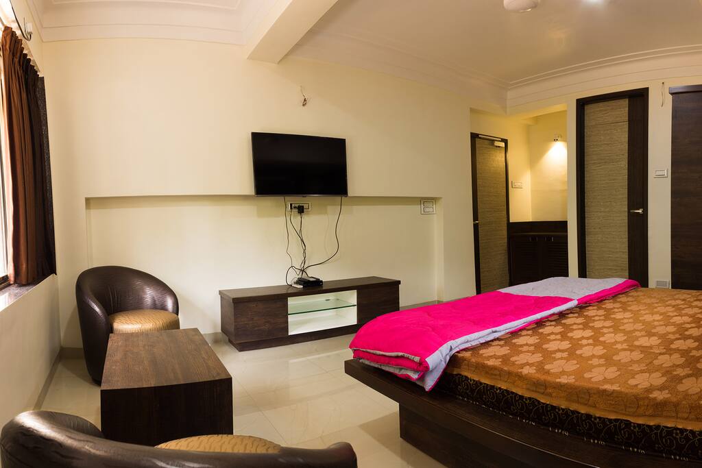King size bed with modern amenities