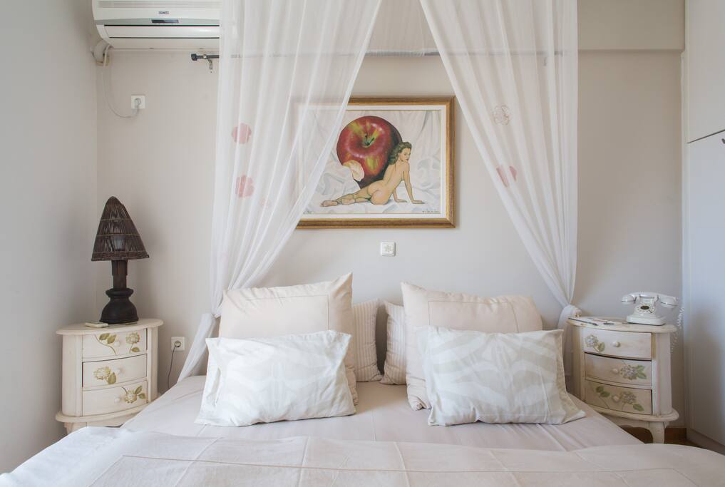 KING SIZE BEDROOM
