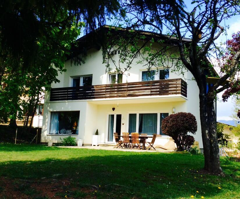 La casa vista dal giardino