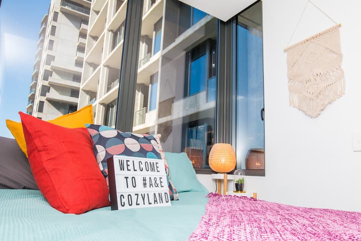 COZYLAND! Lively and Colourful Studio in the CBD - Flats for Rent in  Melbourne, Victoria, Australia - Airbnb